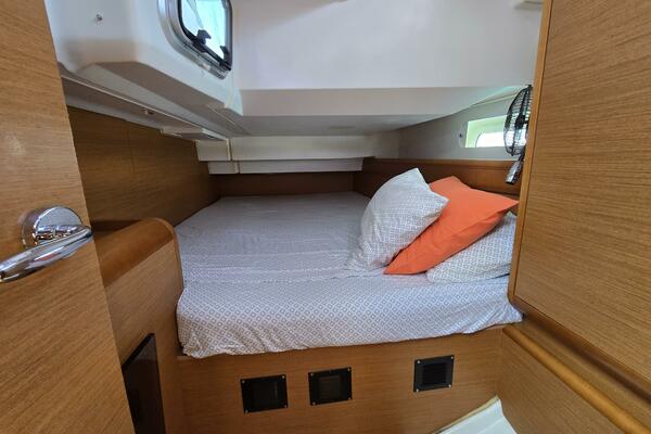 Airbender 40ft Jeanneau Yacht For Sale