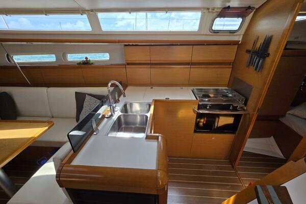 Airbender 40ft Jeanneau Yacht For Sale