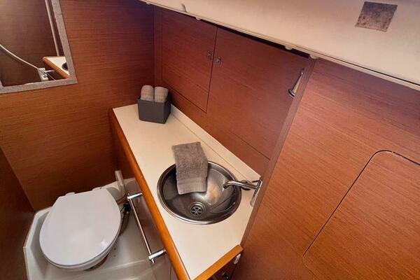 Airbender 40ft Jeanneau Yacht For Sale