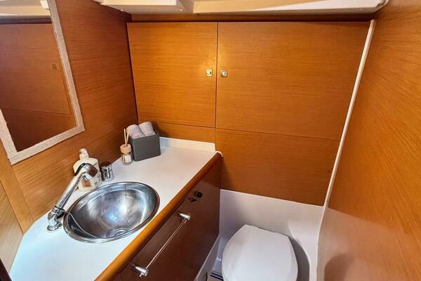 Airbender 40ft Jeanneau Yacht For Sale