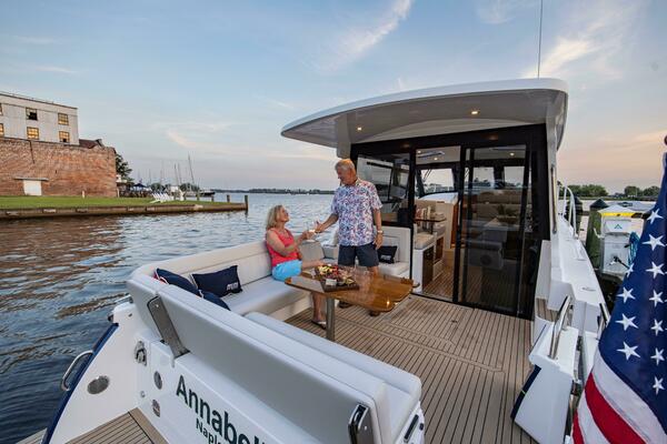 42ft MJM Yacht For Sale