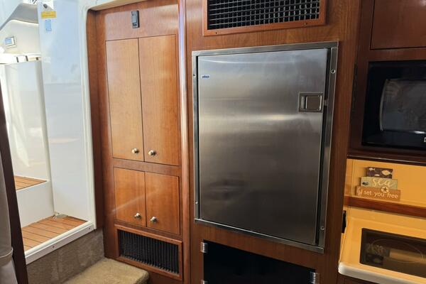 37ft Cruisers Yacht For Sale