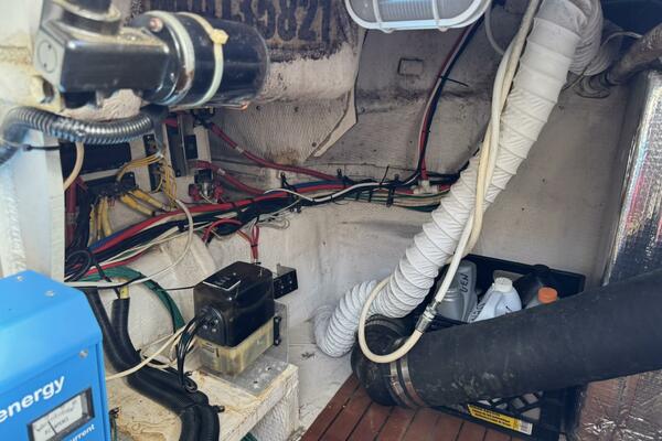 37ft Cruisers Yacht For Sale