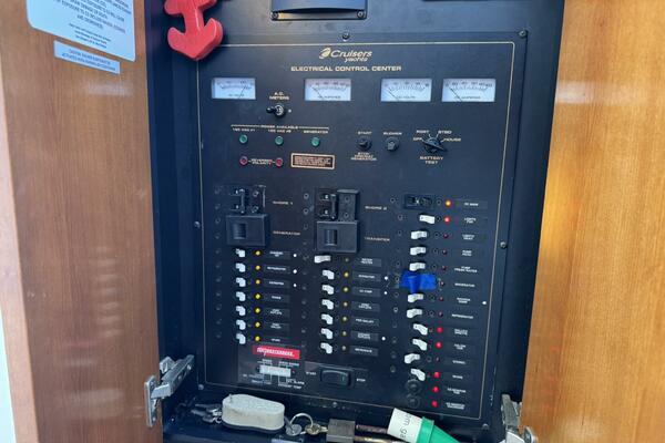 37ft Cruisers Yacht For Sale