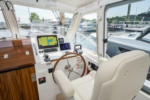 35ft MJM Yacht For Sale
