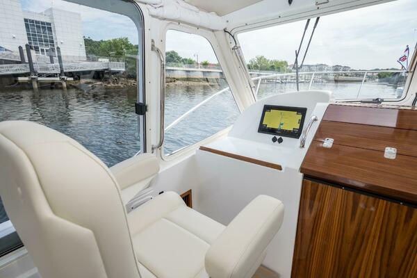 35ft MJM Yacht For Sale