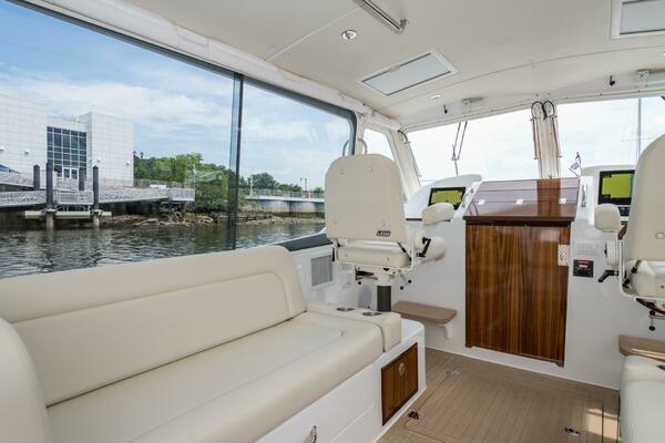 35ft MJM Yacht For Sale