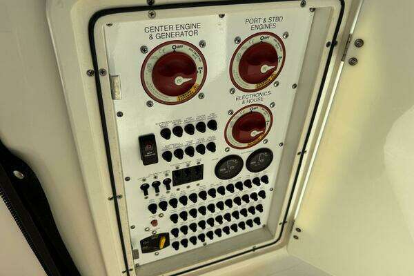 Pursuit 375 OS Yacht For Sale