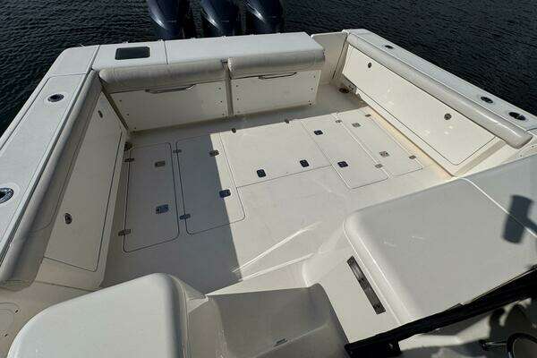 Pursuit 375 OS Yacht For Sale