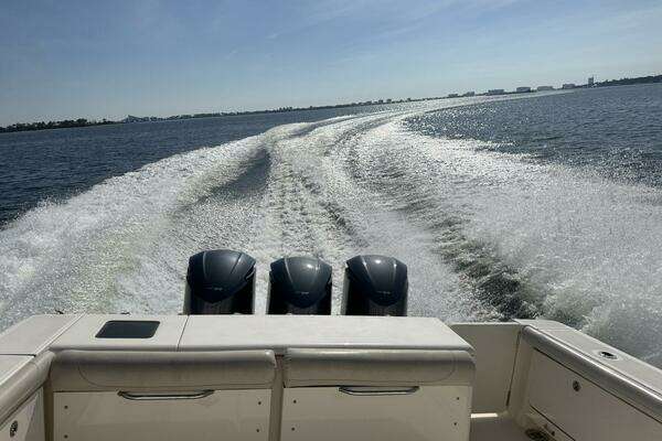 Pursuit 375 OS Yacht For Sale