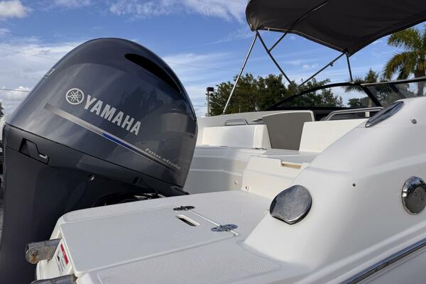23ft Rinker Yacht For Sale