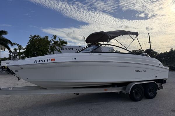 23ft Rinker Yacht For Sale