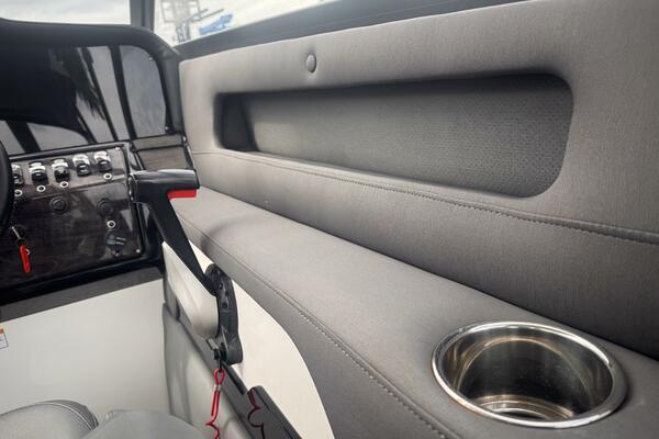 23ft Rinker Yacht For Sale