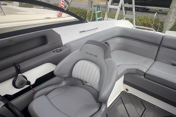23ft Rinker Yacht For Sale