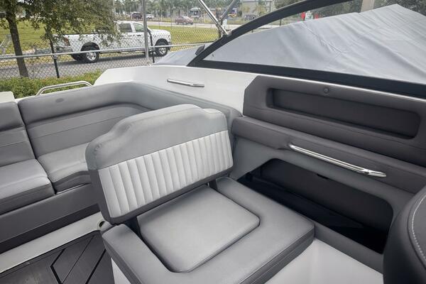 23ft Rinker Yacht For Sale