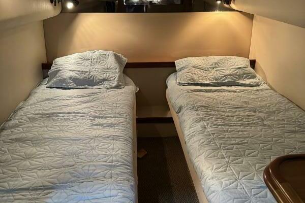 Amazed 42ft Cruisers Yacht For Sale