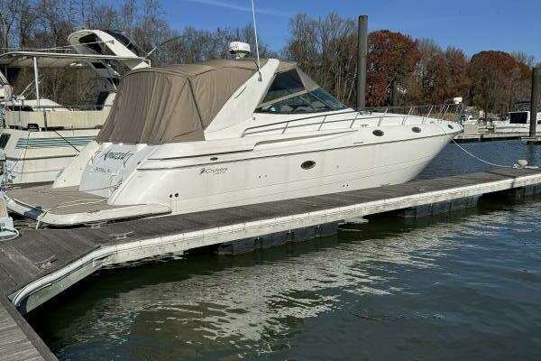 Photo of the 2001 Cruisers 4270 "Amazed"