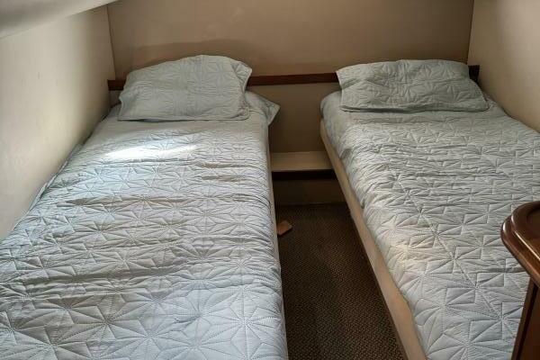 Amazed 42ft Cruisers Yacht For Sale