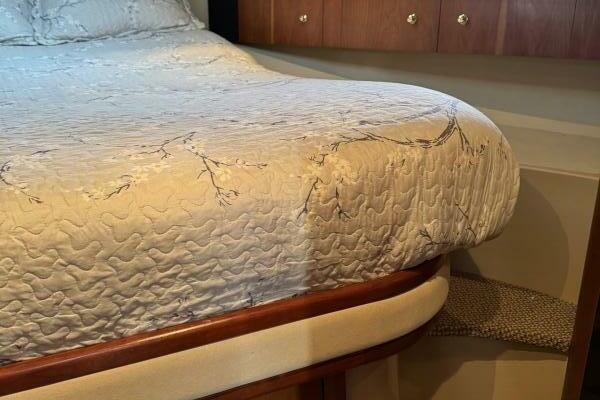 Amazed 42ft Cruisers Yacht For Sale