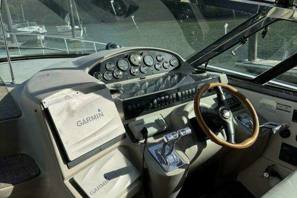 Photo of the 2001 Cruisers 4270 "Amazed"