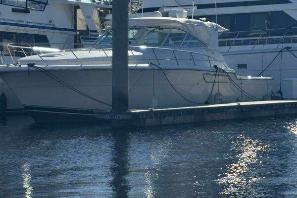 Photo of the 1993 Tiara Yachts 4300 Convertible "Dig-N-It"
