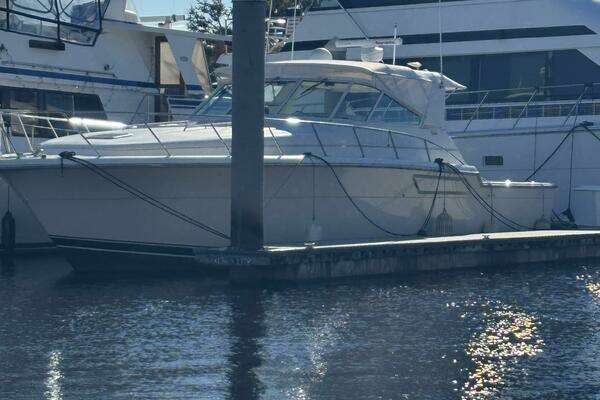 Photo of the 1993 Tiara Yachts 4300 Convertible "Dig-N-It"