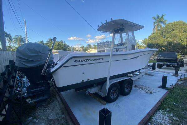 Photo of the 2007 Grady-White Chase 273 "knot the usual"