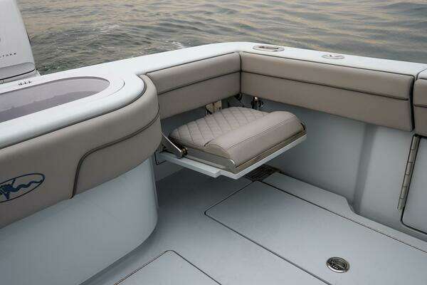 Valhalla Boatworks V-33 Yacht For Sale