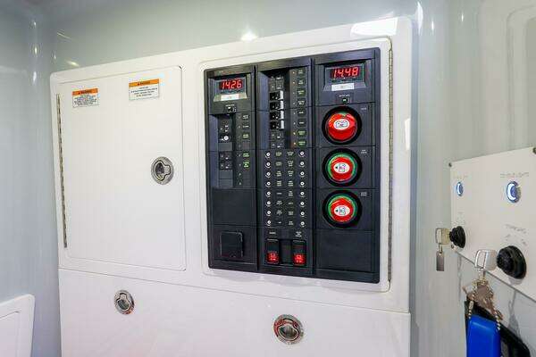 Valhalla Boatworks V-33 Yacht For Sale