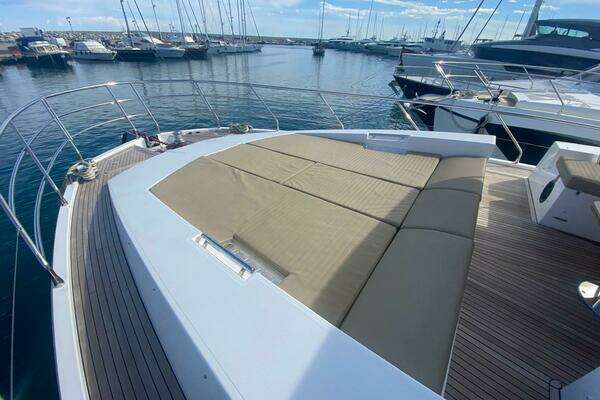 Photo of the 2016 Azimut 77S