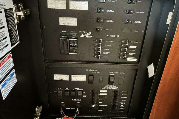 Sea Ray 480 Sedan Bridge Yacht For Sale