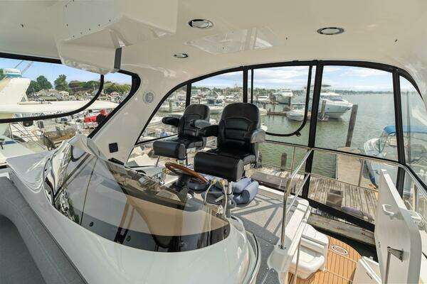 Sea Ray 480 Sedan Bridge Yacht For Sale