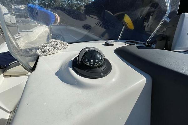 23ft Boston Whaler Yacht For Sale