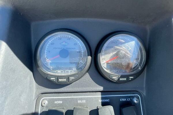 23ft Boston Whaler Yacht For Sale