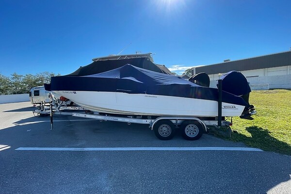 23ft Boston Whaler Yacht For Sale