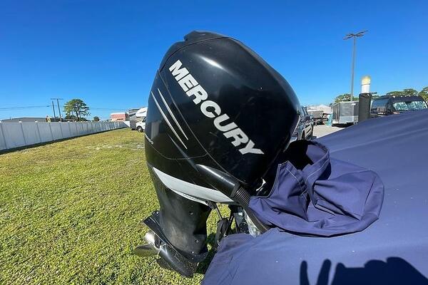 23ft Boston Whaler Yacht For Sale