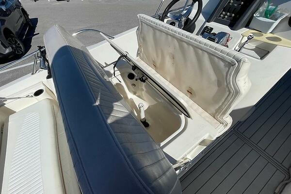 23ft Boston Whaler Yacht For Sale