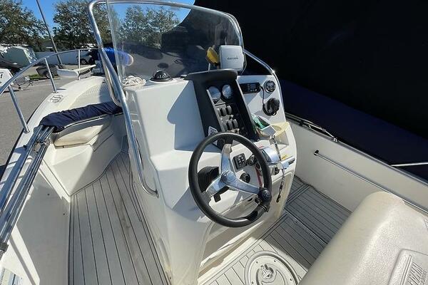 23ft Boston Whaler Yacht For Sale