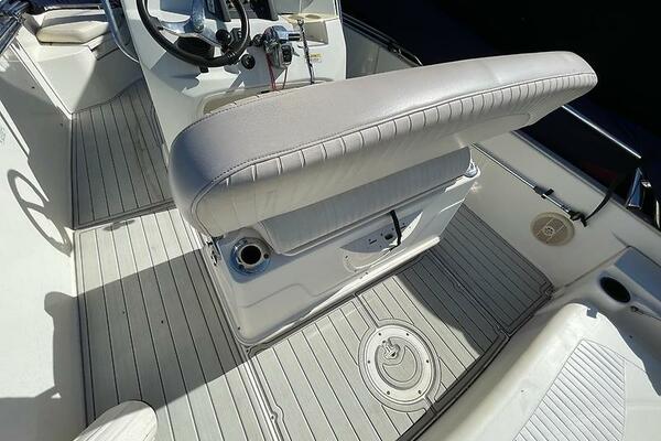 23ft Boston Whaler Yacht For Sale