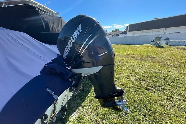 23ft Boston Whaler Yacht For Sale