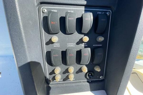 23ft Boston Whaler Yacht For Sale