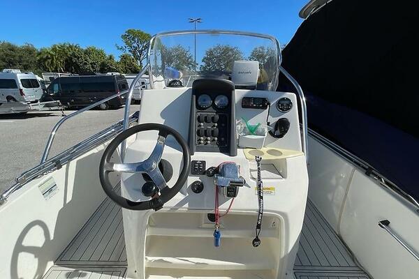 23ft Boston Whaler Yacht For Sale