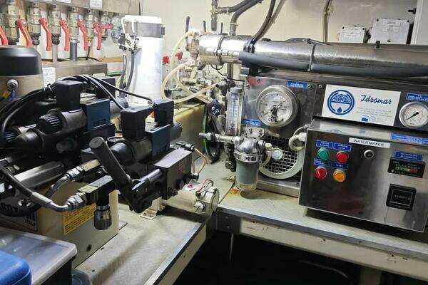 Ferretti Yachts 720 Yacht For Sale