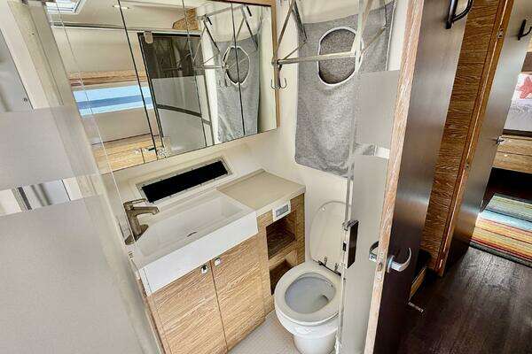 Xquisite Yachts X5 Yacht For Sale