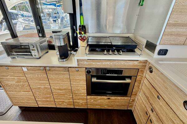 Xquisite Yachts X5 Yacht For Sale