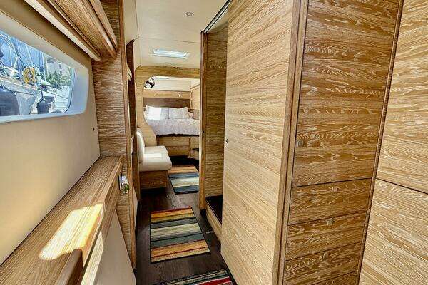 Xquisite Yachts X5 Yacht For Sale