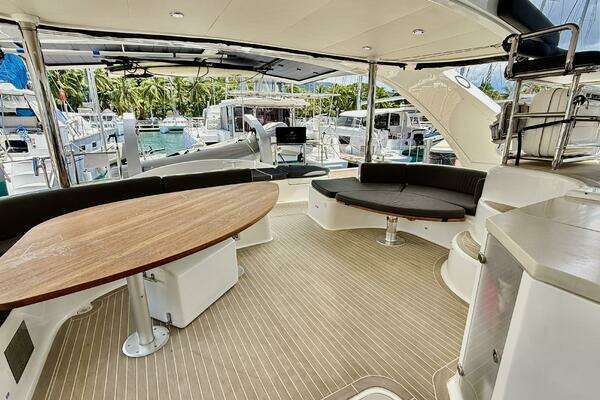 Xquisite Yachts X5 Yacht For Sale