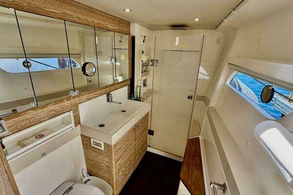 Xquisite Yachts X5 Yacht For Sale