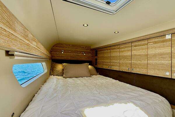 Xquisite Yachts X5 Yacht For Sale