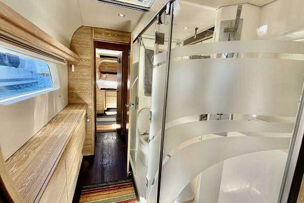 Xquisite Yachts X5 Yacht For Sale